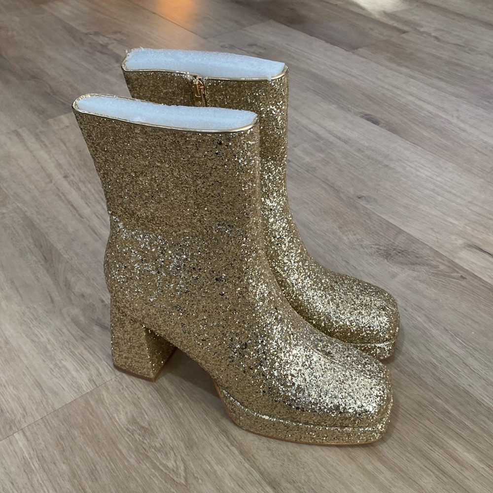 NEW Women’s Gold Glitter Platform Boots